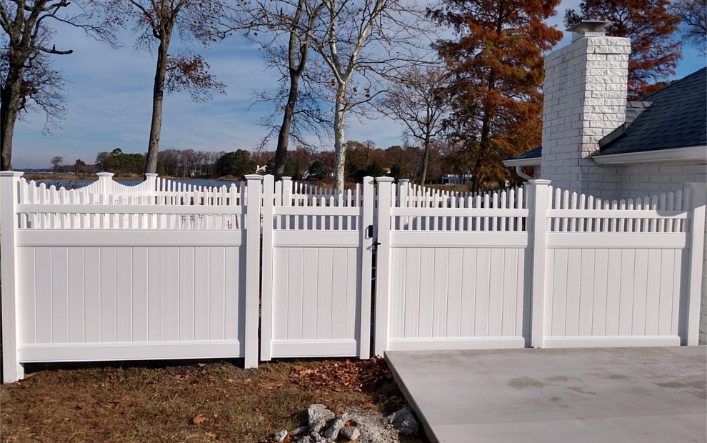 White Vinyl Open Spindle Scalloped Fence with matching Single Walk Gate