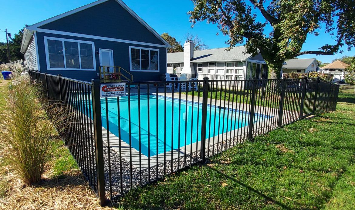 2-Rail Flat Top Ascot Style Black Aluminum Pool Code Fence (3)