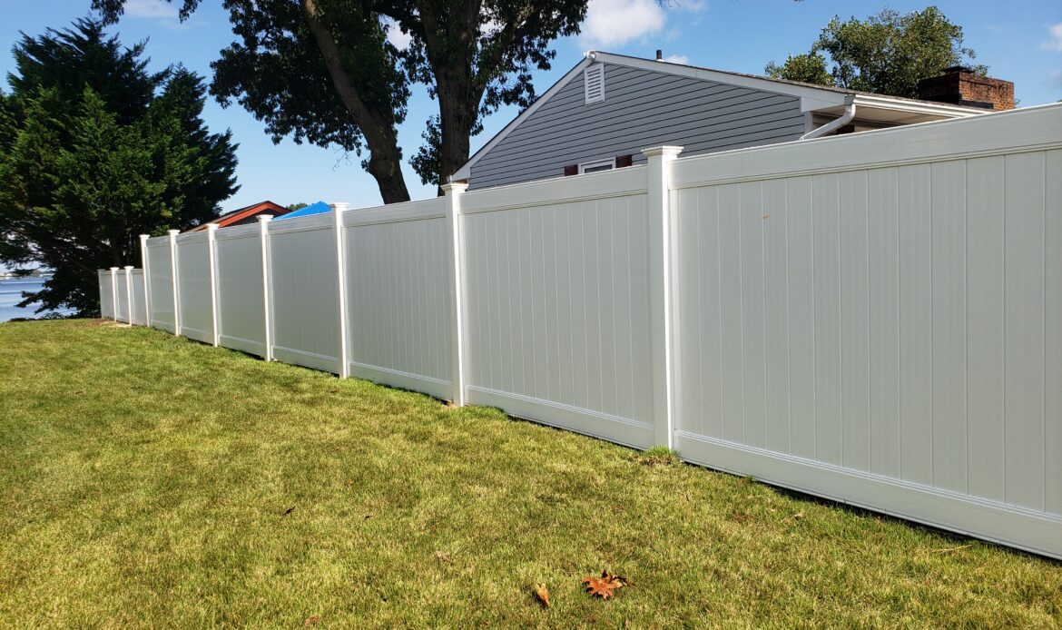 White vinyl privacy fence stepped from 5 feet to 3 feet