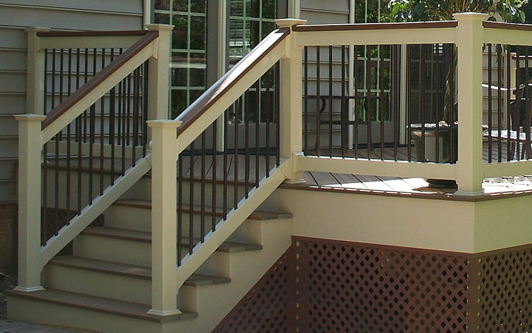 10-Tan Lincoln Vinyl railing with cocktail rail and bronze aluminum balusters