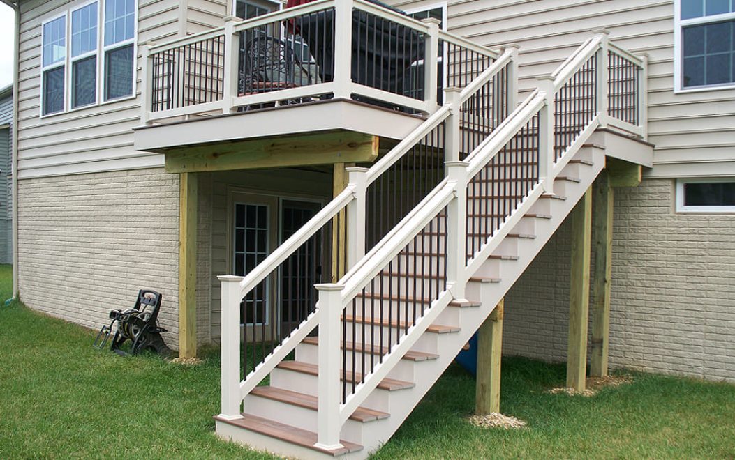 16-Tan Washington Vinyl Railing with Bronze Aluminum Balusters