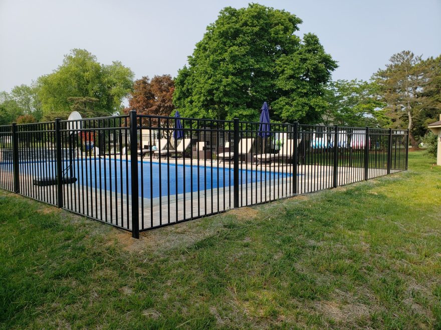 3-Rail Flat Top Ascot Style Black Aluminum Pool Code Fence (6)