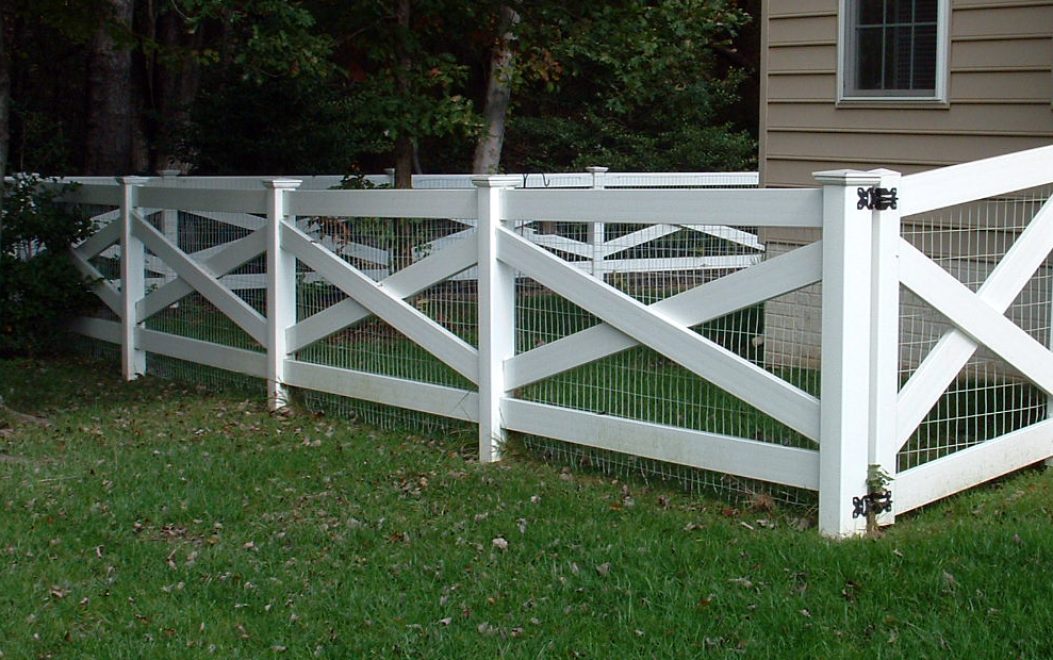 4 POST & RAIL - CROSSBUCK RAIL WHITE WITH WHITE MESH NEW ENGLAND POST CAP Vinyl