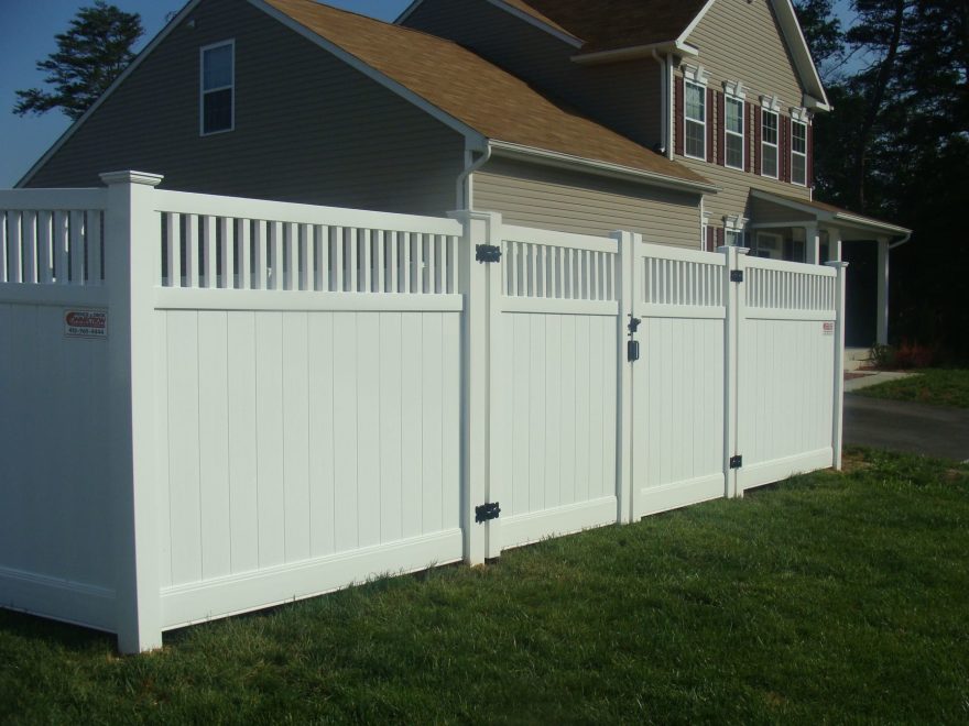 6 foot white vinyl closed spindle top privacy fence with matching drive gate