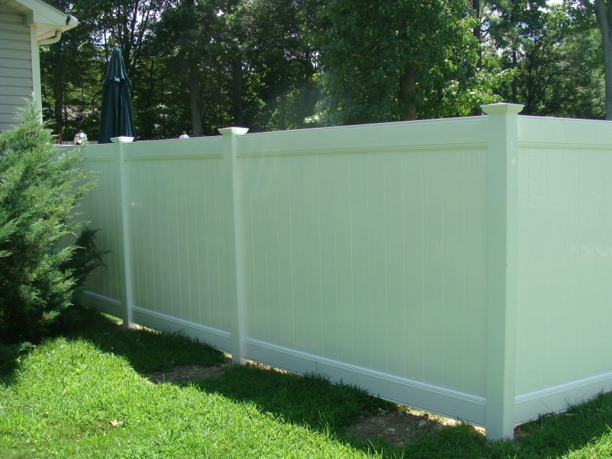 6 foot white vinyl privacy fence