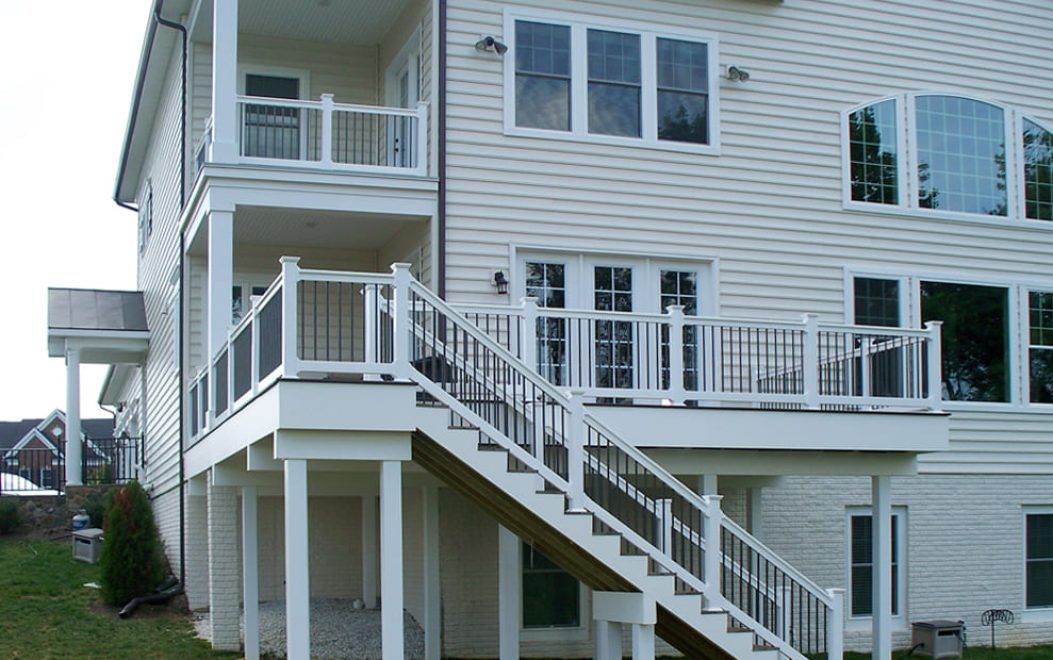 Trex Composite deck & porch with white vinyl railing & black ballusters, facia board and wrapped beams & posts (2)