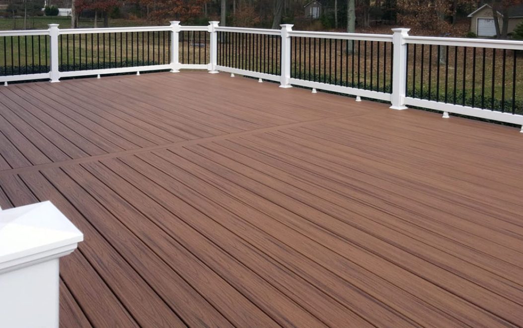 Trex Deck with white washington railing and black aluminum balusters