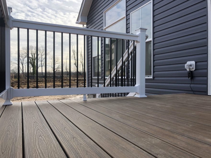 Trex Transcend Havana Gold Decking with White Washington Vinyl Railing with Black Aluminum Balusters