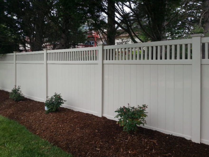 White Vinyl Privacy Fence with Closed Spindle Top