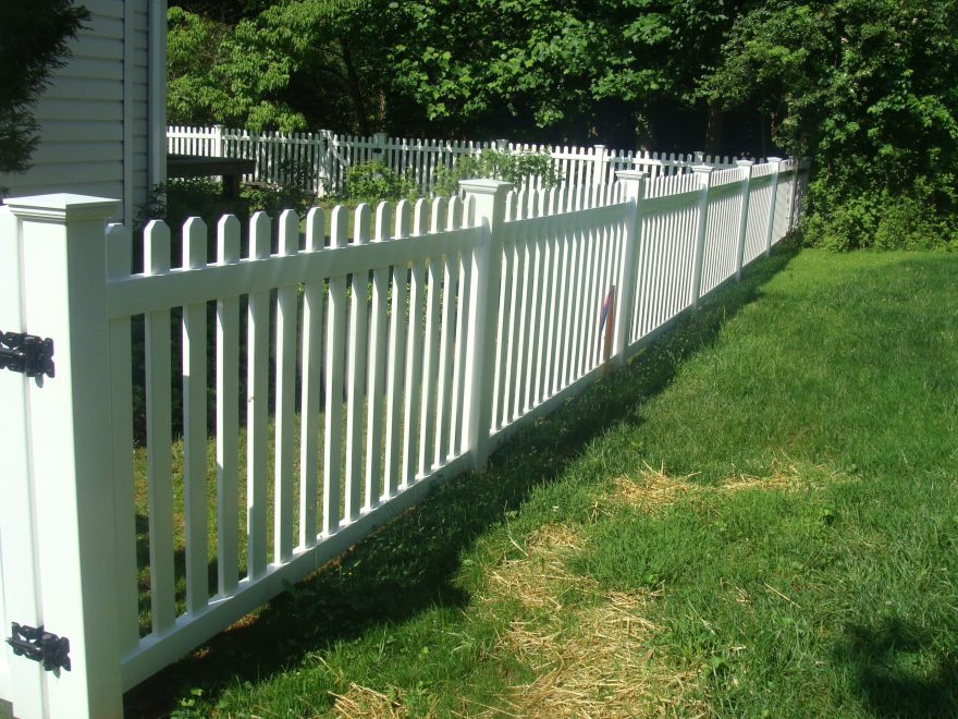 White vinyl contemporary picket fence with contemporary post caps