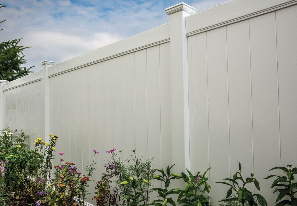 White vinyl privacy fence